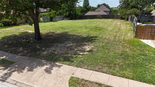 10004 Stoneleigh Drive, Benbrook, TX 76126