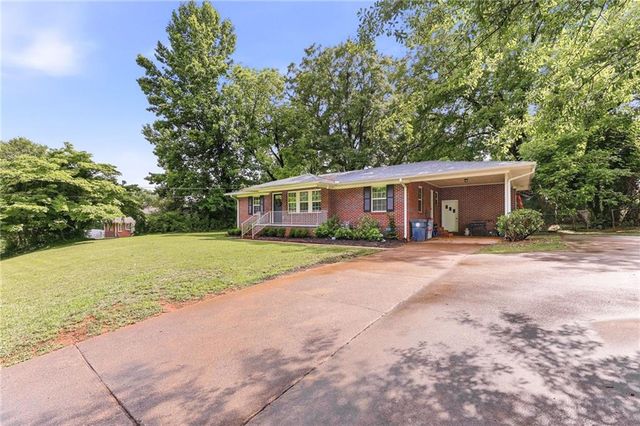 1237 S Enota Drive NE, Gainesville, GA 30501