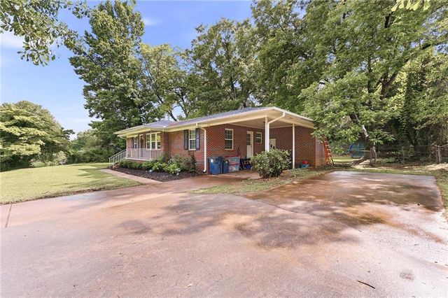 1237 S Enota Drive NE, Gainesville, GA 30501