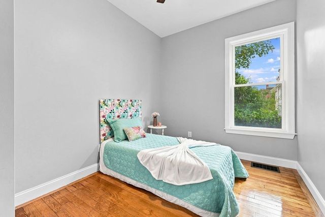 216 State St, New Bedford, MA 02740