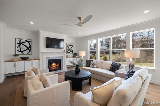 529 Long Acres Lane, Olivette, MO 63132