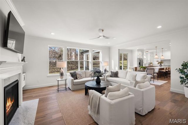 529 Long Acres Lane, Olivette, MO 63132