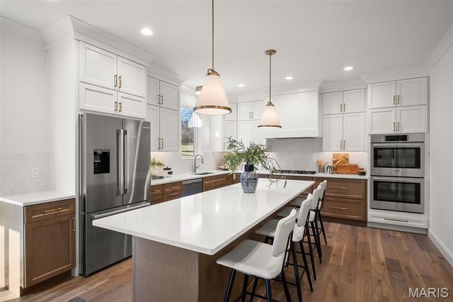 529 Long Acres Lane, Olivette, MO 63132