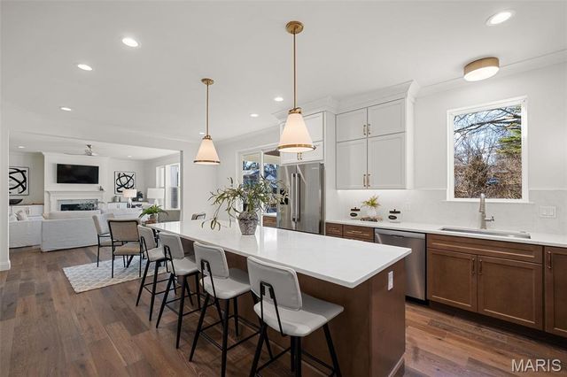 529 Long Acres Lane, Olivette, MO 63132