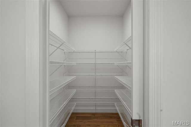 529 Long Acres Lane, Olivette, MO 63132