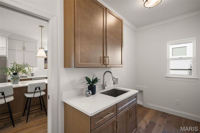 529 Long Acres Lane, Olivette, MO 63132