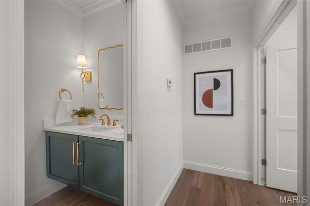 529 Long Acres Lane, Olivette, MO 63132