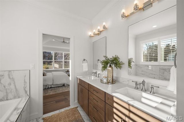 529 Long Acres Lane, Olivette, MO 63132