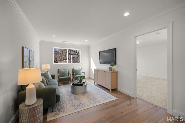 529 Long Acres Lane, Olivette, MO 63132