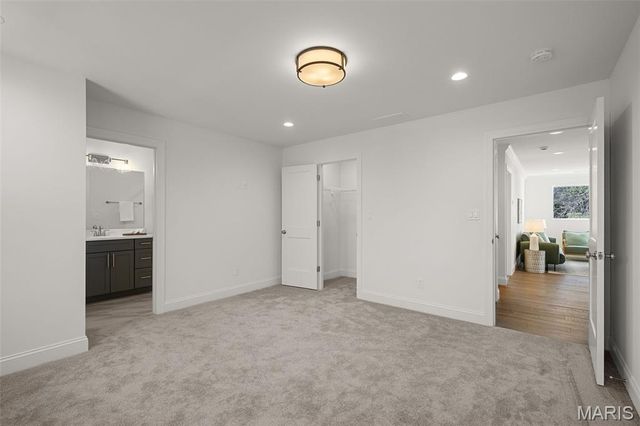 529 Long Acres Lane, Olivette, MO 63132