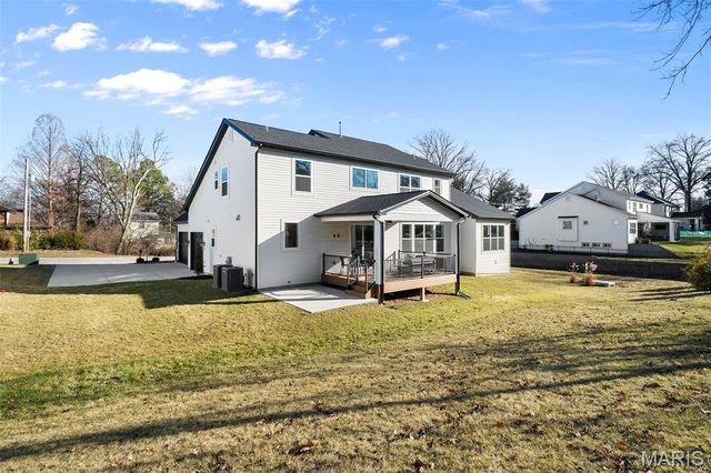 529 Long Acres Lane, Olivette, MO 63132