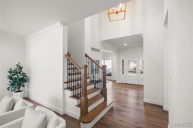 529 Long Acres Lane, Olivette, MO 63132