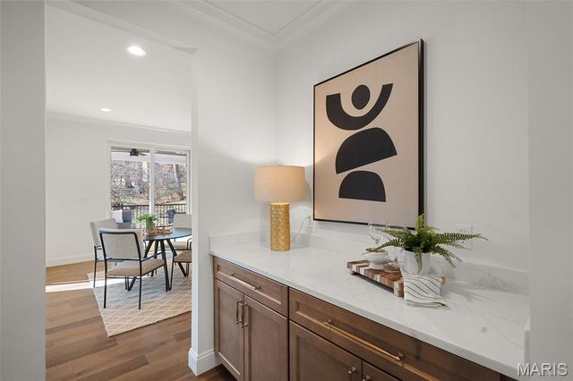 529 Long Acres Lane, Olivette, MO 63132