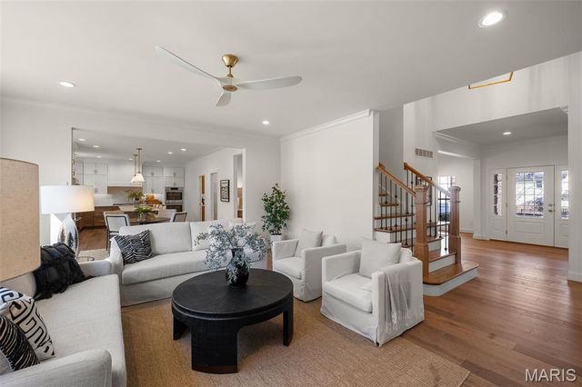 529 Long Acres Lane, Olivette, MO 63132