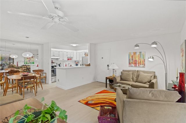 9930 S Belfort Cir 105, Tamarac, FL 33321