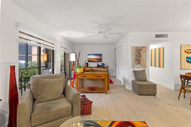 9930 S Belfort Cir 105, Tamarac, FL 33321