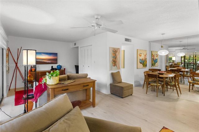 9930 S Belfort Cir 105, Tamarac, FL 33321