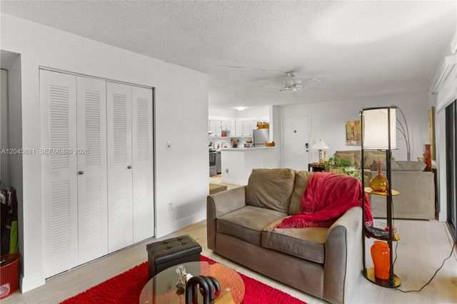 9930 S Belfort Cir 105, Tamarac, FL 33321