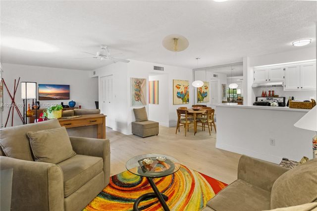 9930 S Belfort Cir 105, Tamarac, FL 33321