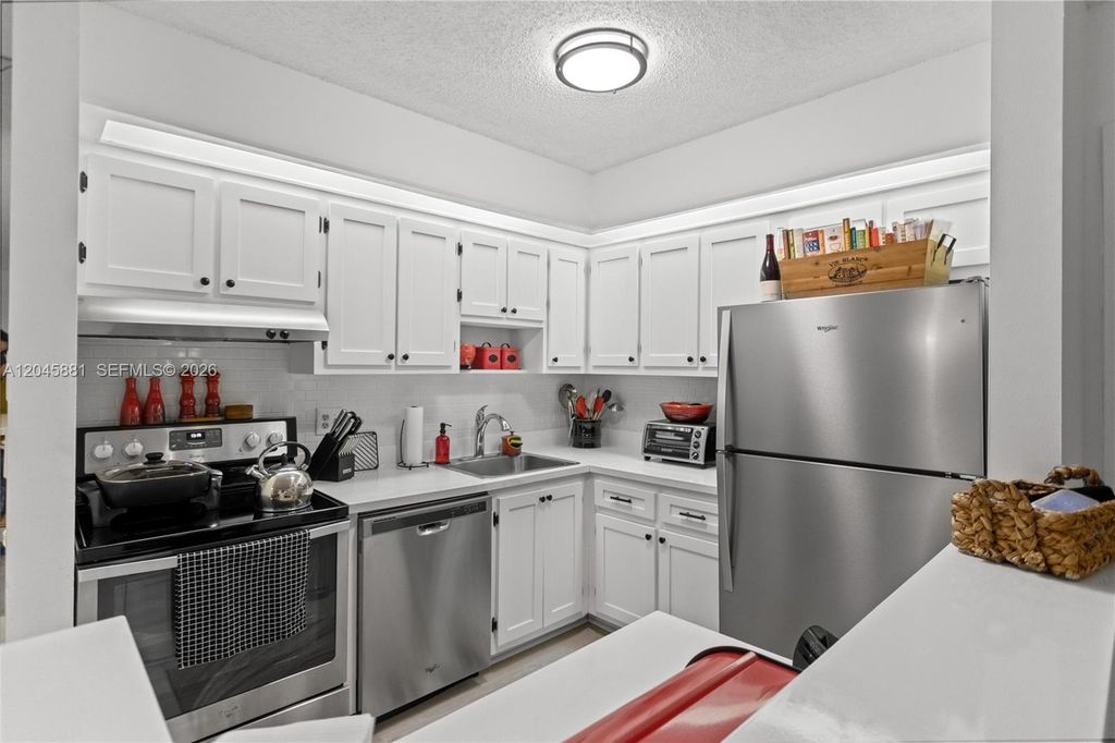 9930 S Belfort Cir 105, Tamarac, FL 33321