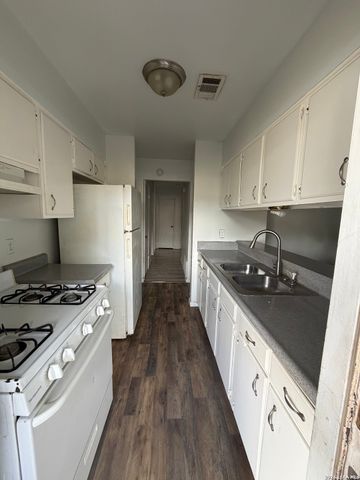 7110 CASTLERIDGE ST, San Antonio, TX 78227