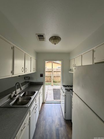 7110 CASTLERIDGE ST, San Antonio, TX 78227
