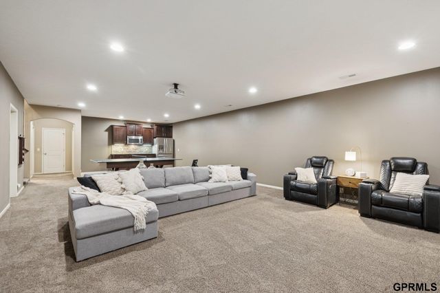 18601 Mason Street, Elkhorn, NE 68022