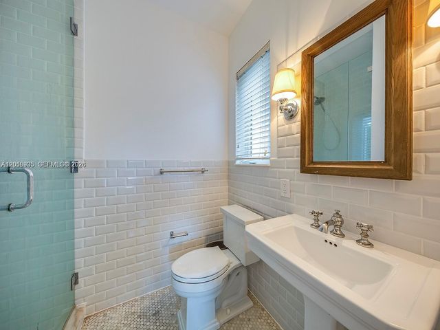 1082 NE 89th St, Miami, FL 33138