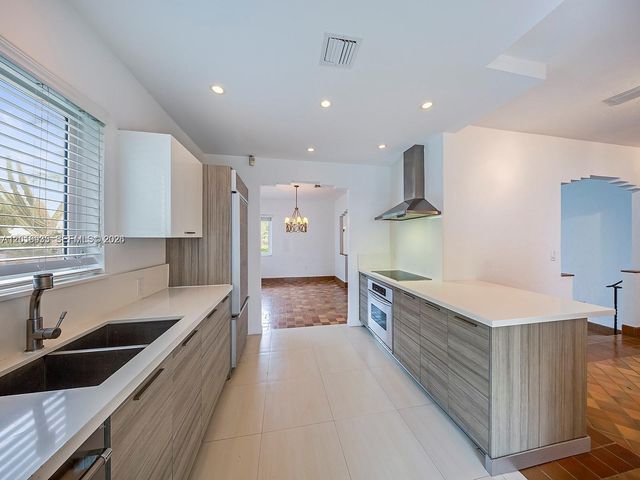 1082 NE 89th St, Miami, FL 33138