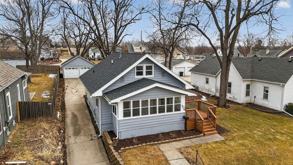 709 9th Street, West Des Moines, IA 50265