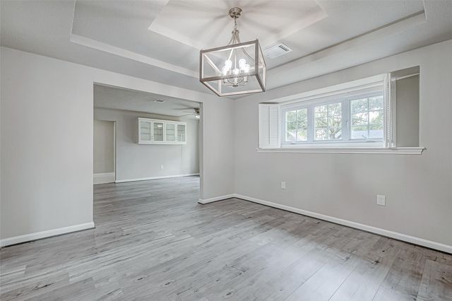 5622 Valkeith Drive, Houston, TX 77096