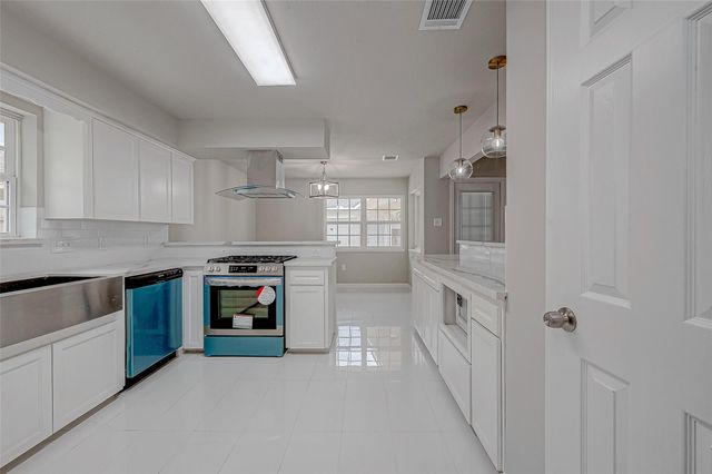 5622 Valkeith Drive, Houston, TX 77096