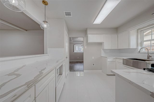 5622 Valkeith Drive, Houston, TX 77096