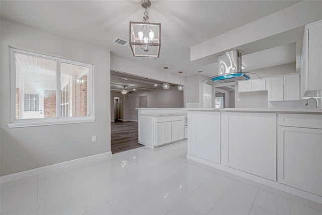 5622 Valkeith Drive, Houston, TX 77096