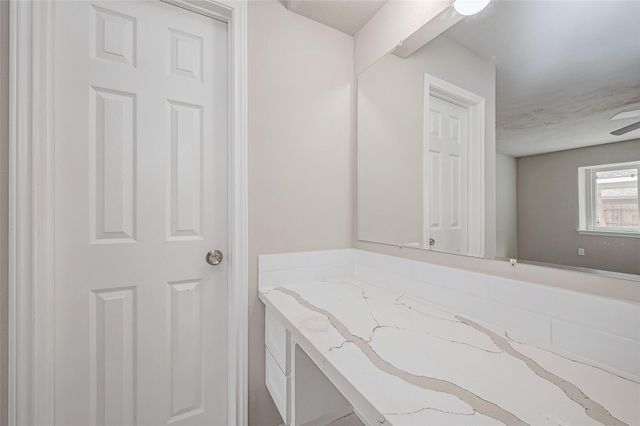 5622 Valkeith Drive, Houston, TX 77096