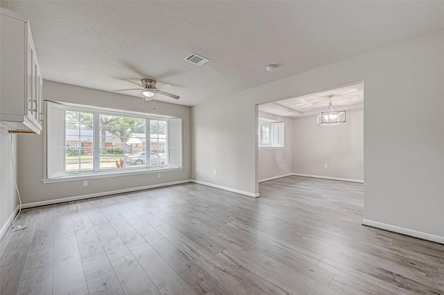 5622 Valkeith Drive, Houston, TX 77096