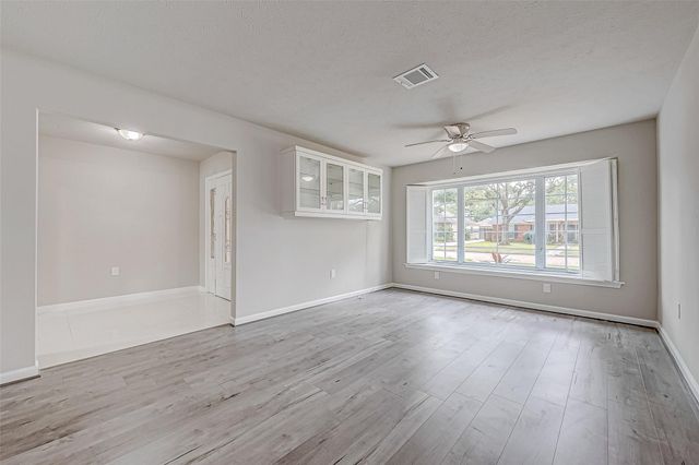 5622 Valkeith Drive, Houston, TX 77096