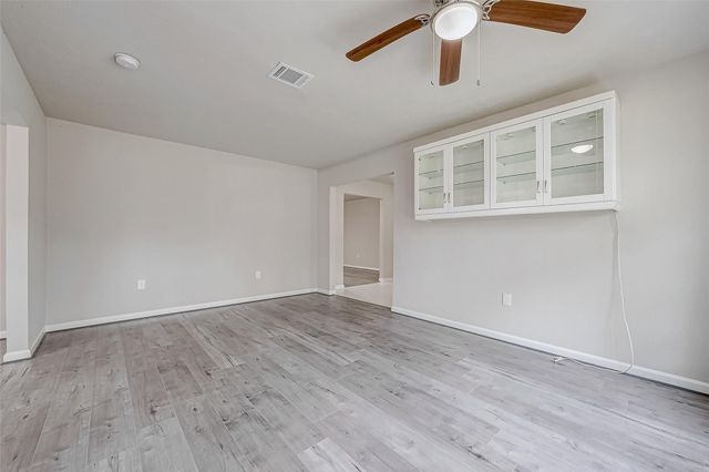 5622 Valkeith Drive, Houston, TX 77096