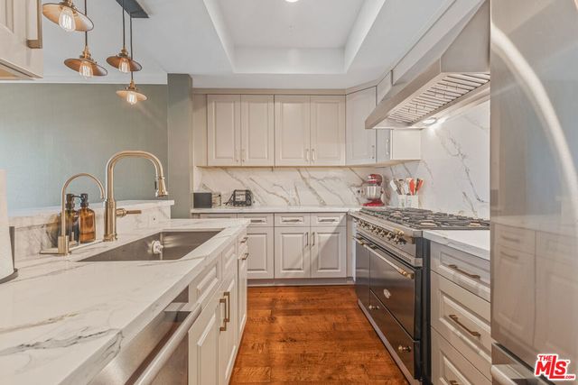 12115 San Vicente Boulevard 303, Los Angeles, CA 90049