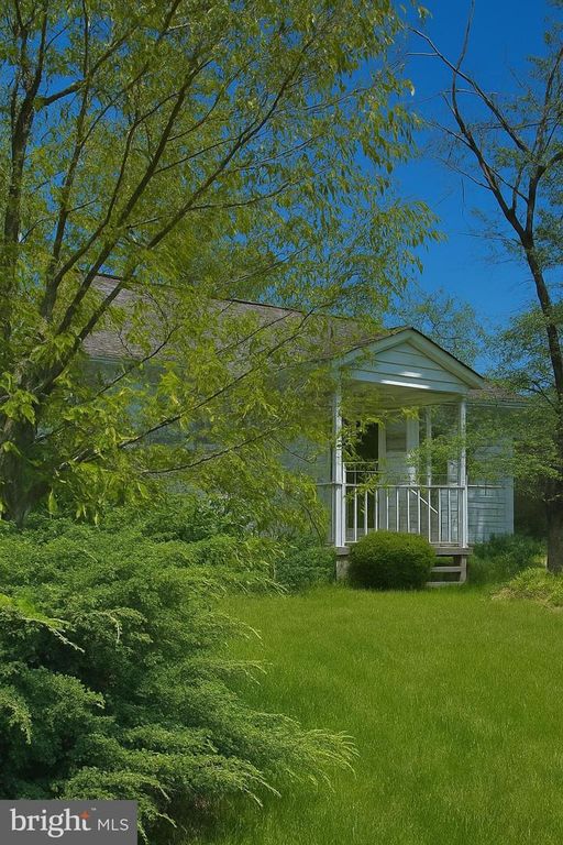 4 PERKIOMEN AVE, Schwenksville, PA 19473