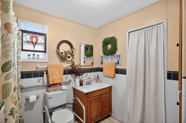 1309 Blackjack ST, Lockhart, TX 78644