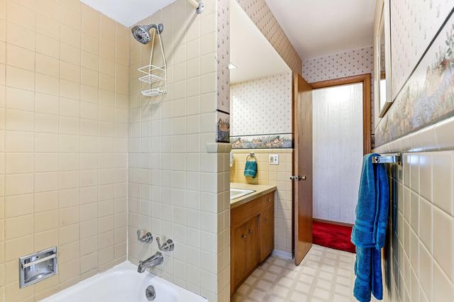 1935 Flandrau Street, Maplewood, MN 55109