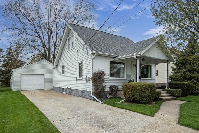 216 WILLIAMS STREET, Combined Locks, WI 54113
