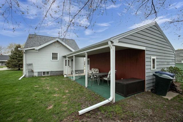 216 WILLIAMS STREET, Combined Locks, WI 54113