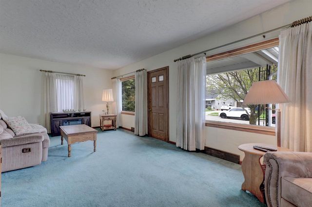 216 WILLIAMS STREET, Combined Locks, WI 54113