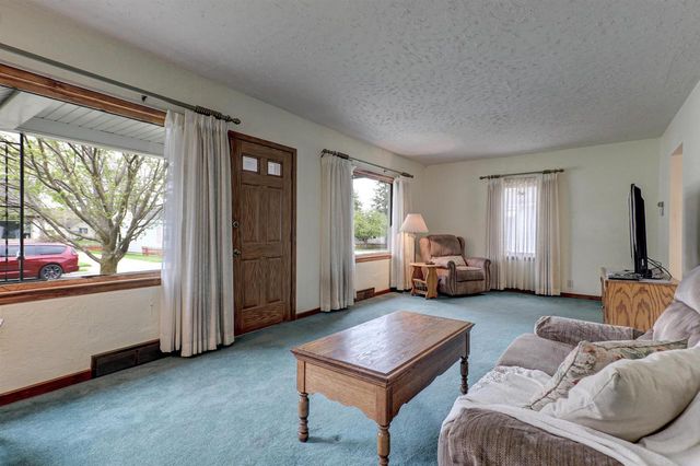 216 WILLIAMS STREET, Combined Locks, WI 54113