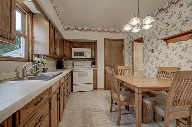 216 WILLIAMS STREET, Combined Locks, WI 54113