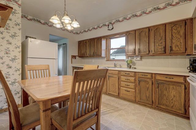 216 WILLIAMS STREET, Combined Locks, WI 54113
