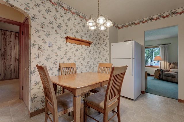 216 WILLIAMS STREET, Combined Locks, WI 54113