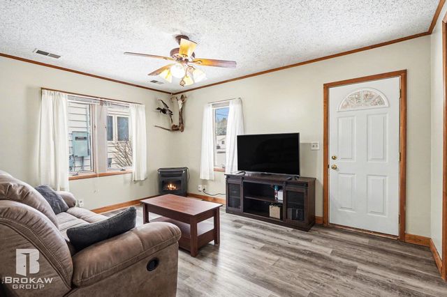 1084 Midland Road, Bay City, MI 48706